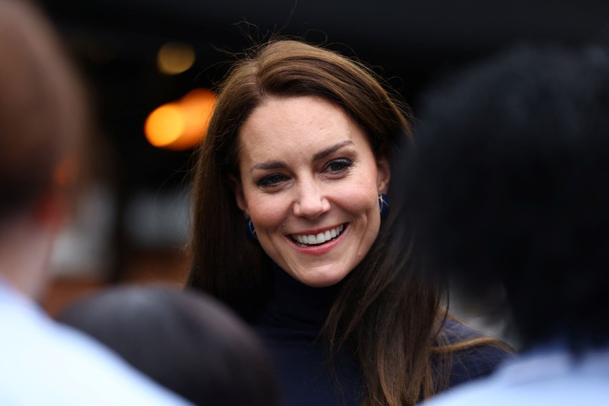 Kate Middleton, princesa de Gales, se reúne com moradores e funcionários durante uma visita ao Oxford House Nursing Home, em 21 de fevereiro de 2023
