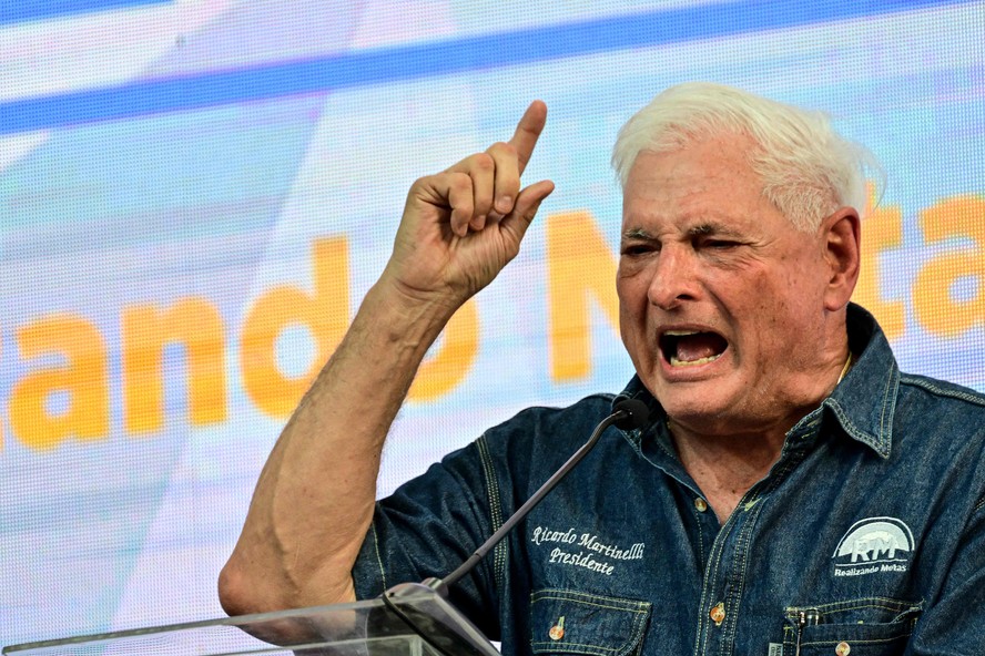 O ex-presidente e candidato presidencial panamenho Ricardo Martinelli durante um comício político na Cidade do Panamá