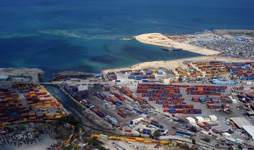 Imagem aérea do terminal portuário de Porto Príncipe, o principal do Haiti