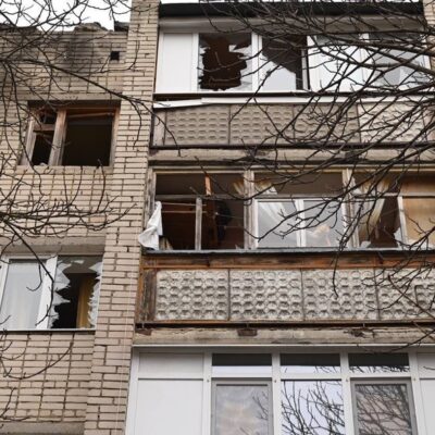 Prédio de apartamentos danificado após um ataque de drone em Belgorod