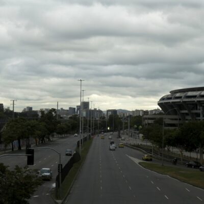 Cidade do Rio amanheceu vazia por conta de risco de temporais