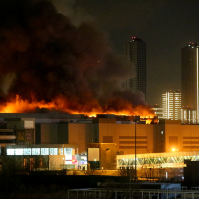 Incêndio consome o centro comercial Crocus City Hall, em Krasnogorsk, nos arredores de Moscou