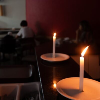 Restaurante no Copan abriu as portas sexta-feira, mas funcionou a luz de velas