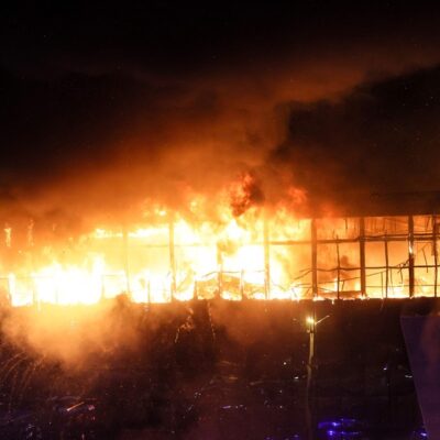 Incêndio consome o centro comercial Crocus City Hall, em Krasnogorsk, nos arredores de Moscou