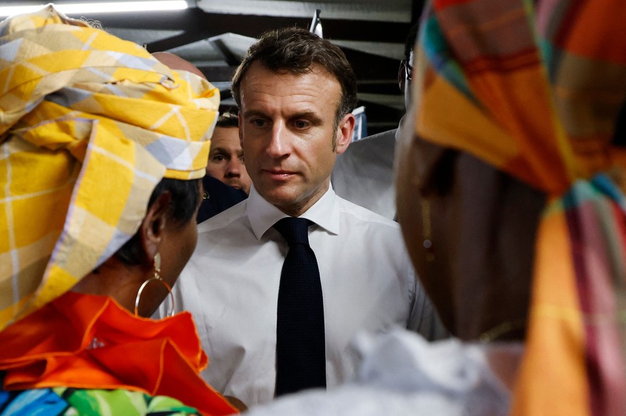 O presidente francês, Emmanuel Macron, desembarcou na Guiana Francesa nesta segunda-feira