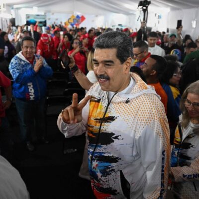 Nicolás Maduro deixa comitê de campanha após formalizar candidatura a reeleição