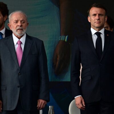 Os presidentes do Brasil, Luiz Inácio Lula da Silva, e da França, Emmanuel Macron, no lançamento do submarino Tonelero, em Itaguaí (RJ)
