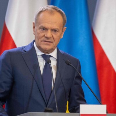 Primeiro-ministro polonês, Donald Tusk, participa de entrevista coletiva em Varsóvia