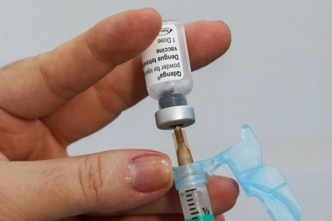 Aplicação da Qdenga está disponível desde 9 de fevereiro. O esquema vacinal contra a dengue requer duas doses, com baixo efeito colateral -  (crédito: Fábio Rodrigues Pozzebom/Agência Brasil)