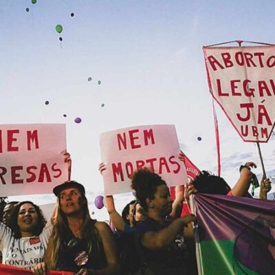Na legislação brasileira atual, uma mulher pode ser condenada a pena de prisão de até 3 anos por fazer um aborto  -  (crédito: Fábio Rodrigues PozzebomAgência Brasil)