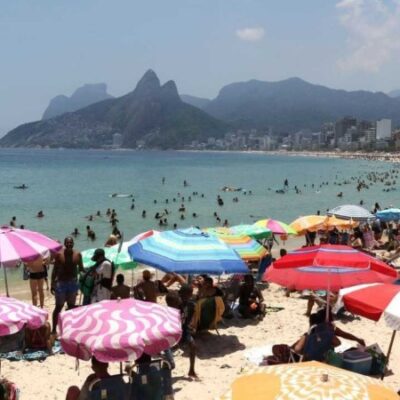 Praia no Rio de Janeiro  -  (crédito: Tânia Rego/ Agência Brasil)