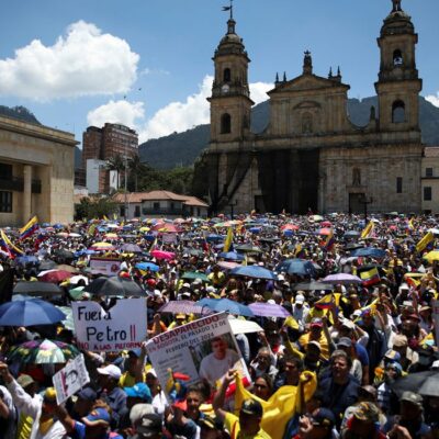 Milhares de pessoas protestam em Bogotá contra reformas de Petro
06/03/2024
REUTERS/Luisa Gonzalez
