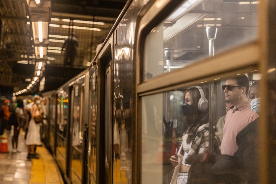 Metrô de Nova York terá câmeras de segurança em todos os vagões