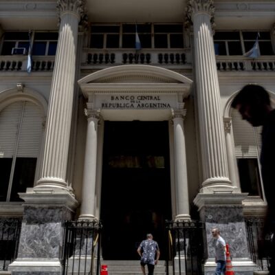 Banco Central da Argentina: corte de juros em meio à inflação de três dígitos