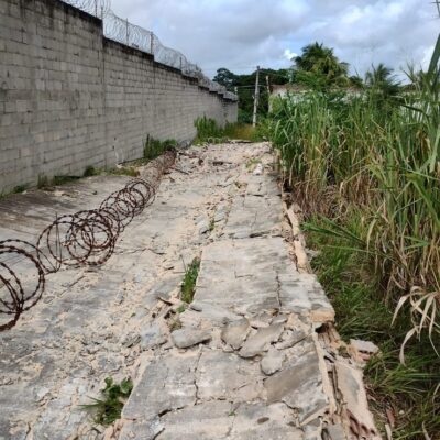 Parte do muro do Case Pitimbu caiu nesta sexta-feira (29) — Foto: Divulgação
