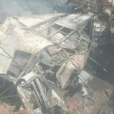 Ônibus cai de ponte e deixa 45 mortos na África do Sul
