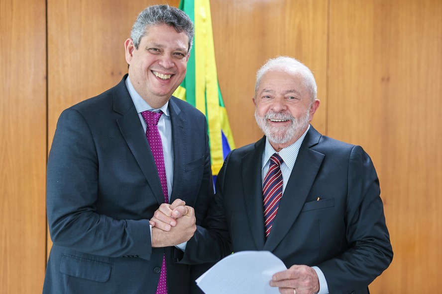 O ministro da Secretaria-Geral de Governo, Márcio Macêdo e o presidente Luiz Inácio Lula da Silva no Palácio do Planalto