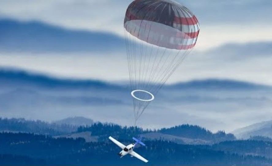 Avião tem paraquedas para salvar passageiros em emergência