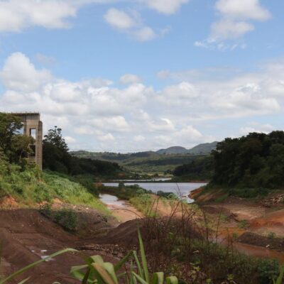 Brumadinho (MG), 23/01/2024 -Pontilhão por onde passavam os trens que carregavão o minério, no local onde funcionava a mina Córrego do Feijão da Vale do Rio Doce. Foto: Tânia Rêgo/Agência Brasil