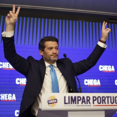 Líder do partido de extrema-direita Chega, André Ventura dirige-se aos apoiadores em Lisboa