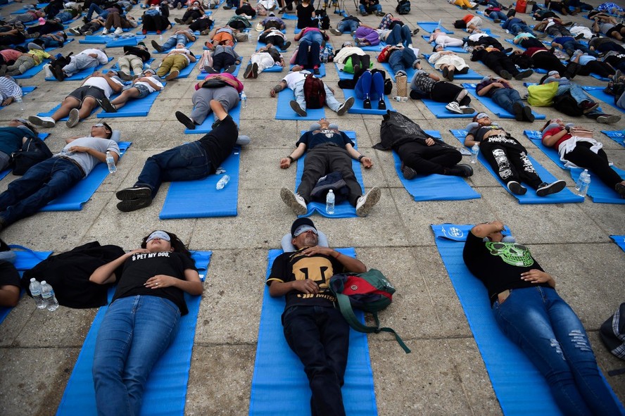 Mexicanos tiram 'soneca em massa' pelo direito de dormir bem, em celebração ao Dia Mundial do Sono