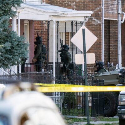 Polícia localiza e prende suspeito de matar três pessoas em ataque armado nos EUA