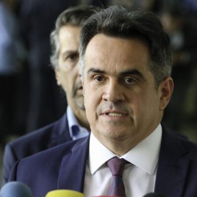 Ciro Nogueira fala com a imprensa no Palácio da Alvorada