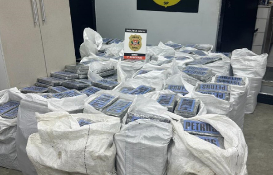 Polícia Civil encontrou mais de 1,2 tonelada de cocaína escondidas em uma casa; destino da droga seria a Europa ou Ásia
