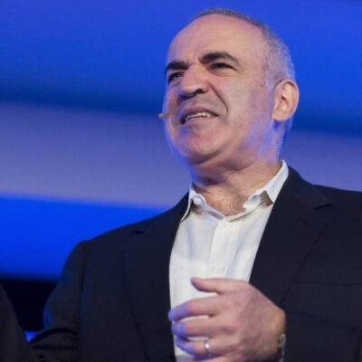 O enxadrista russo Garry Kasparov cobrou medidas para impedir o avanço das tropas russas na Ucrânia
