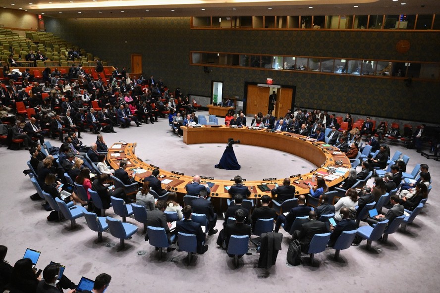 Conselho de Segurança das Nações Unidas faz um minuto de silêncio por vítimas de ataque terrorista em Moscou antes de iniciar votação de resolução sobre cessar-fogo em Gaza