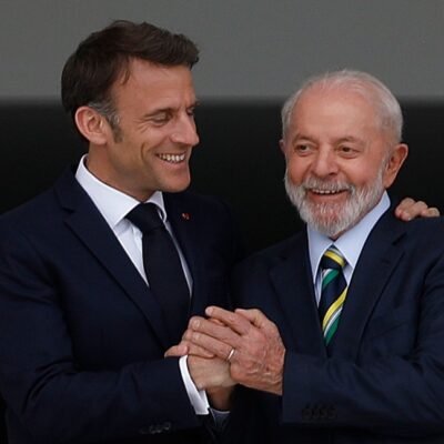 Lula e o presidente francês Emmanuel Macron no Palácio do Planalto, Brasília