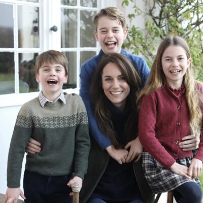 Kate Middleton entre os três filhos