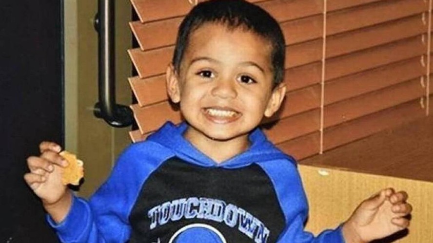 Adrian Jones, de sete anos, chegou a relatar às autoridades americanas que era vítima de abusos