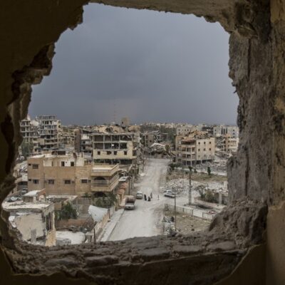 Edifícios em ruínas após ataque do grupo Estado Islâmico em Raqa, na Síria