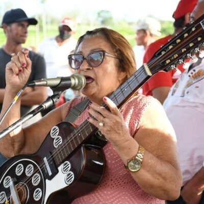 Maria Soledade, repentista e violeira da Paraíba, participa da primeira edição do projeto Rimas Potiguares — Foto: Divulgação