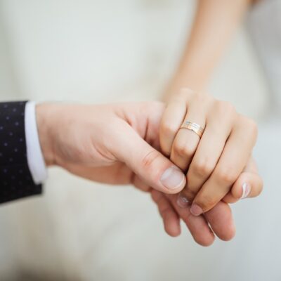 Lei brasileira permite casamento a partir dos 16 anos  — Foto: Reprodução/Freepik