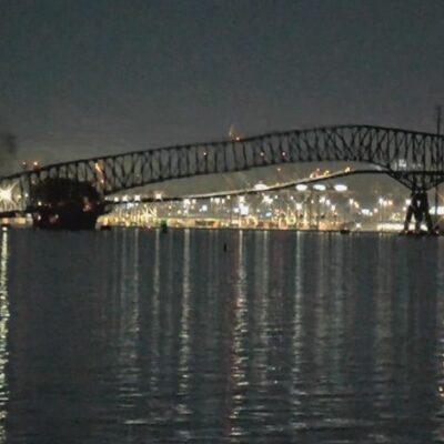 Ponte desaba após impacto de navio em Baltimore