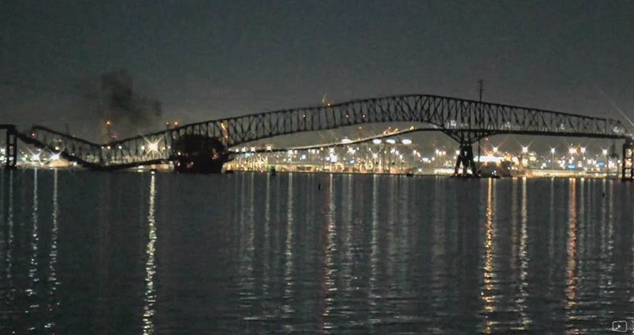 Ponte desaba após impacto de navio em Baltimore