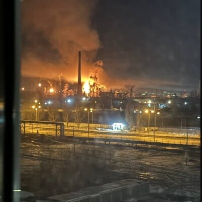 Ataques com drones provocam incêndio em refinaria na Rússia