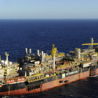 A plataforma P-58, que produz petróleo para a Petrobras no campo de Jubarte, no litoral do Espírito Santo