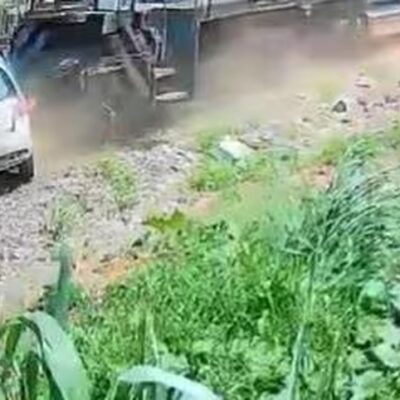Vídeo mostra o momento em que idoso tem carro arrastado por trem em Minas Gerais; assista
