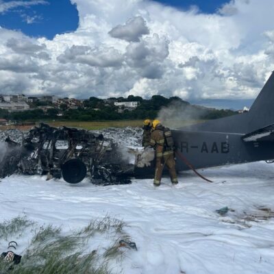Avião Cessna da PF pegou fogo após cair em pista do aeroporto da Pampulha