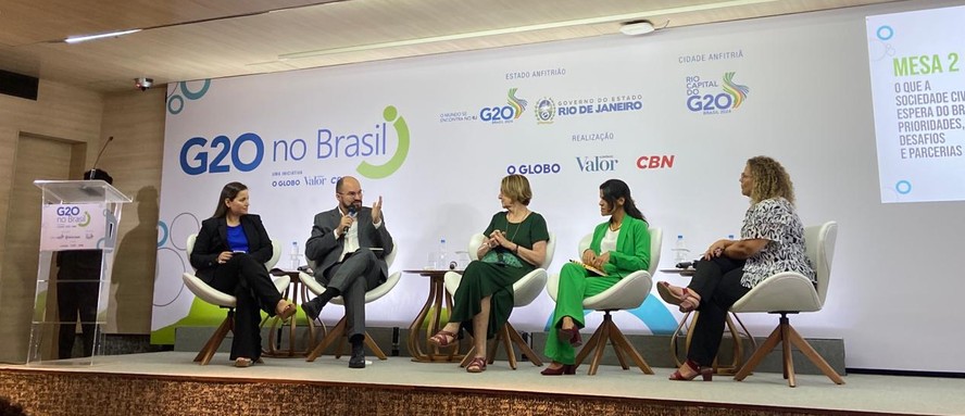Representantes do C20, uma novidade da presidência brasileira do G20, participam de seminário na sede da editora Globo