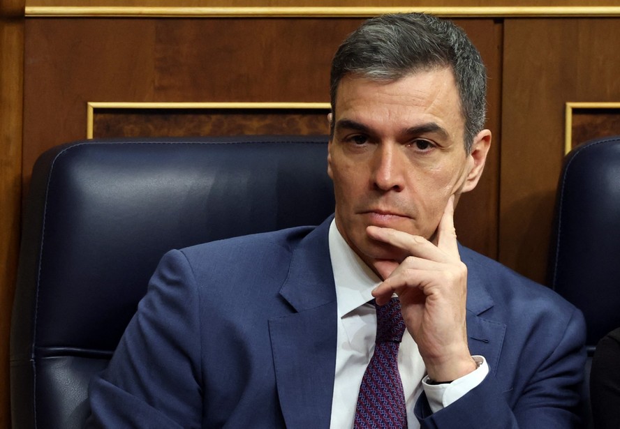 O primeiro-ministro espanhol, Pedro Sánchez, assiste a uma sessão plenária na Câmara dos Deputados em Madri