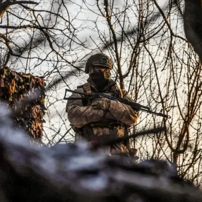 Militar ucraniano na fronteira com a Rússia na região de Sumy 
 20/1/2024    REUTERS/Gleb Garanich