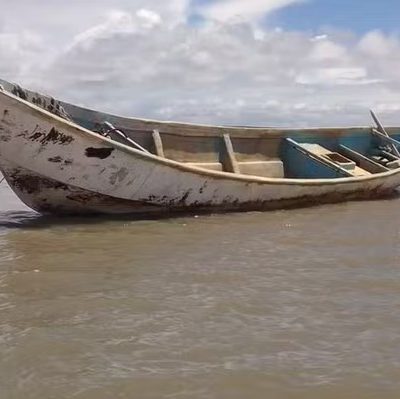 Barco foi encontrado com corpos em estado de decomposição