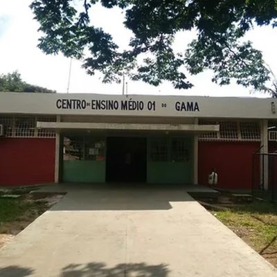A fachada da escola CEM 01 do Gama