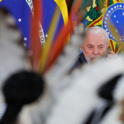 Lula em reunião com representantes dos povos indígenas no Palácio do Planalto