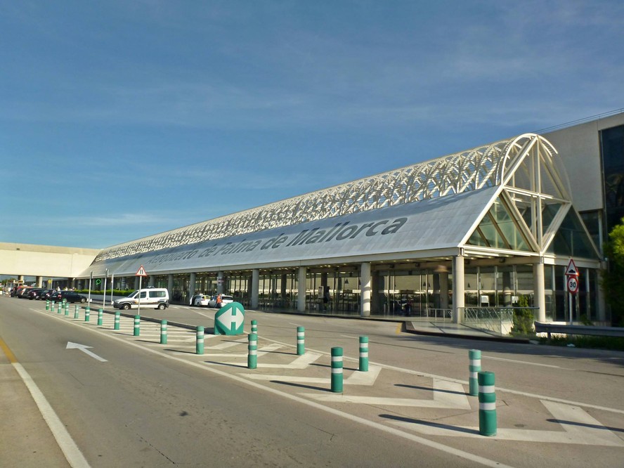 Mulher fica em estado grave após beber café com insetos em aeroporto  na Espanha