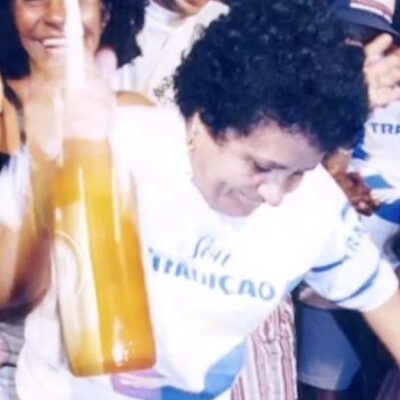 Dona Lita comemorava cada gol de Romário, na Copa de 1994, quebrando uma garrafa -  (crédito: Reprodução)